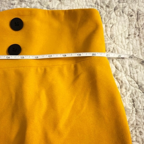 High-Waisted Yellow Skirt - Picture 5 of 9